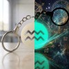Светещ в Тъмното флуоресцентен ключодържател Зодия ВОДОЛЕЙ